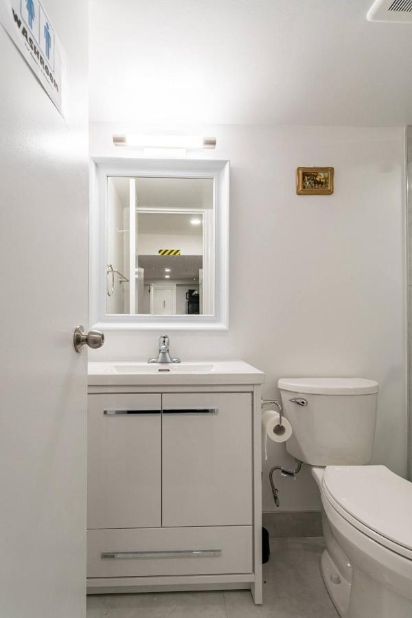 טורונטו Simple & Tidy Private Rooms מראה חיצוני תמונה