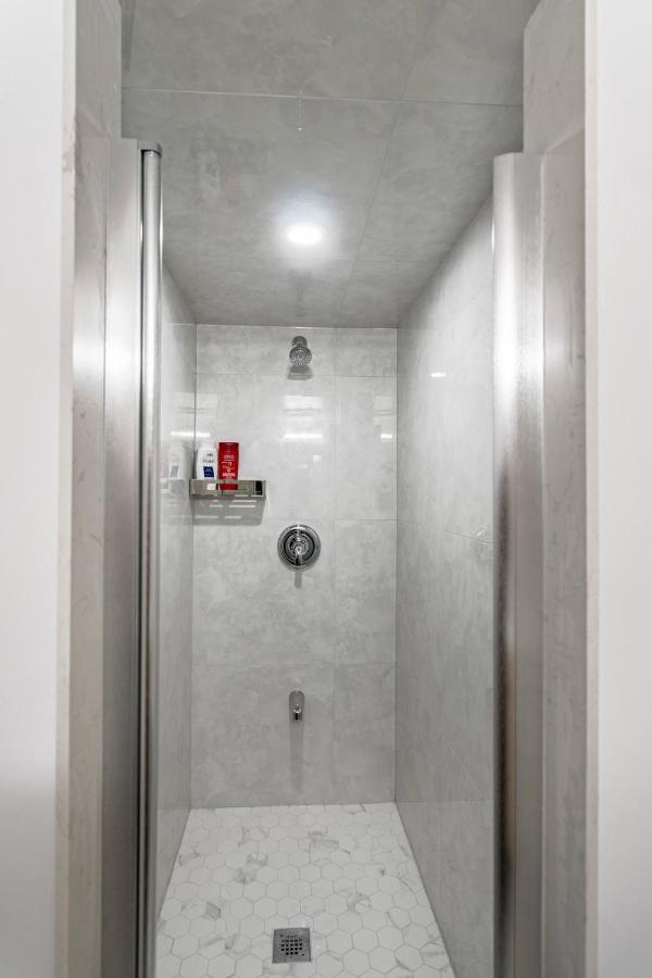 טורונטו Simple & Tidy Private Rooms מראה חיצוני תמונה
